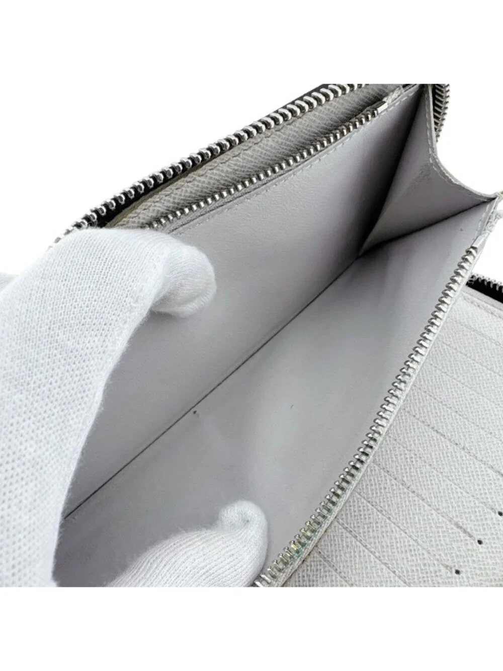 Louis Vuitton Zippy Wallet Vertical Taigarama